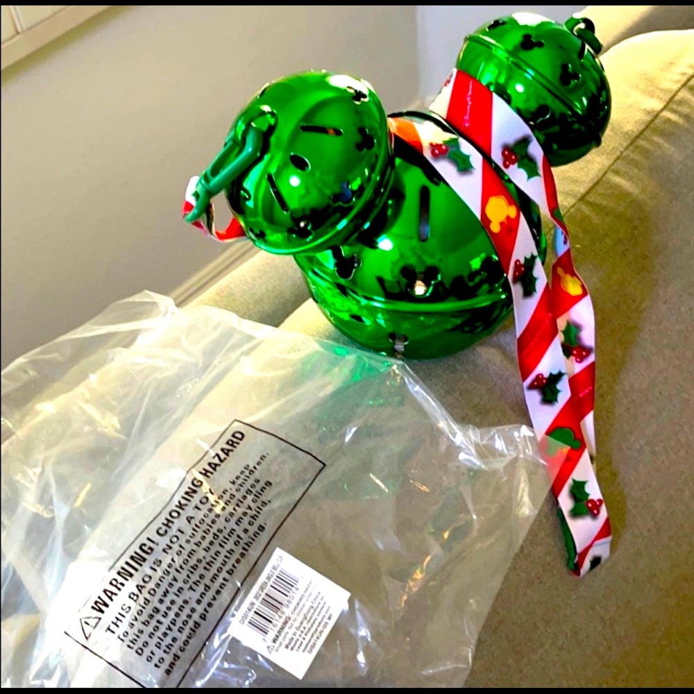 Disney jingle bell green cup